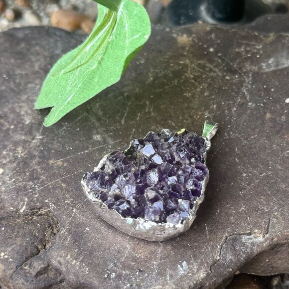 NEW! Amethyst Pendant in Silvertone 67.70 ctw - Picture 1 of 4